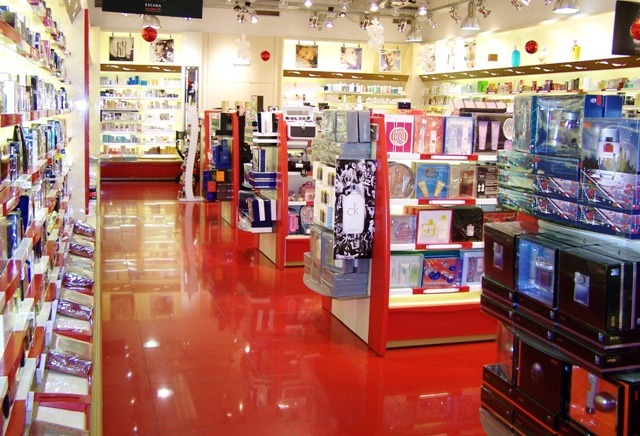 Na hora de decorar sua loja de perfumes invista em cores vivas para chamar a atenção  dos clientes 