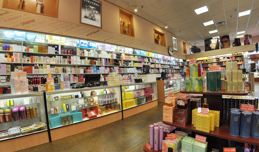 Balcões em lojas de perfumes ajudam a manter os clientes na loja por mais tempo
