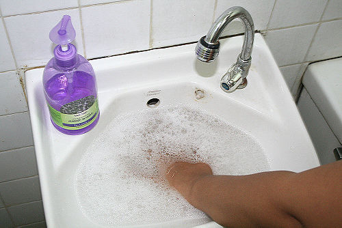 Como remover super bonder da pele