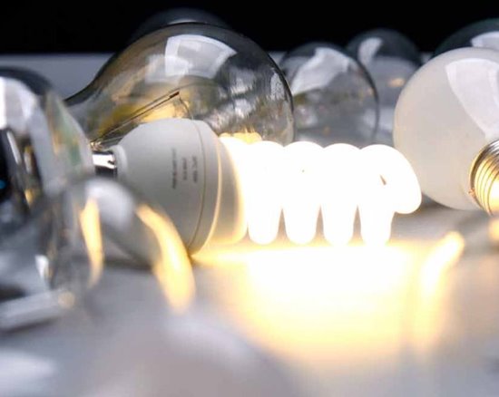 As lâmpadas fluorecentes contém produtos químicos (Foto: Divulgação)