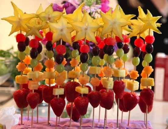 Os espetinhos de frutas são perfeitos para o réveillon 2015 (Foto: Divulgação) 