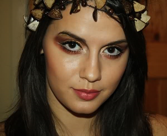 A maquiagem grega fica ótima para peles mais escuras (Foto: Divulgação)
