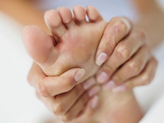Existem diversos produtos para evitar bolhas nos pés (Foto: Divulgação)