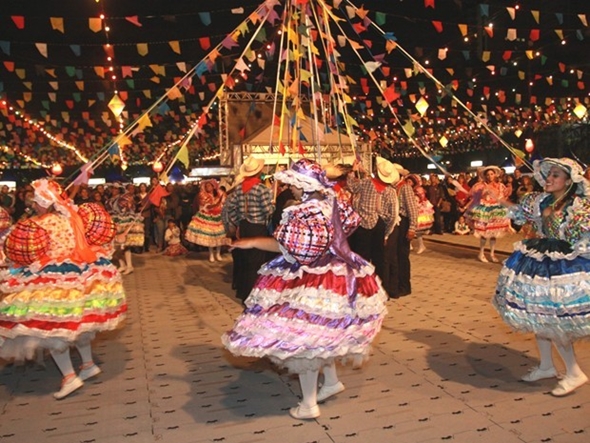 As bandeirinhas não podem faltar em uma decoração de festa junina (Foto: Divulgação)