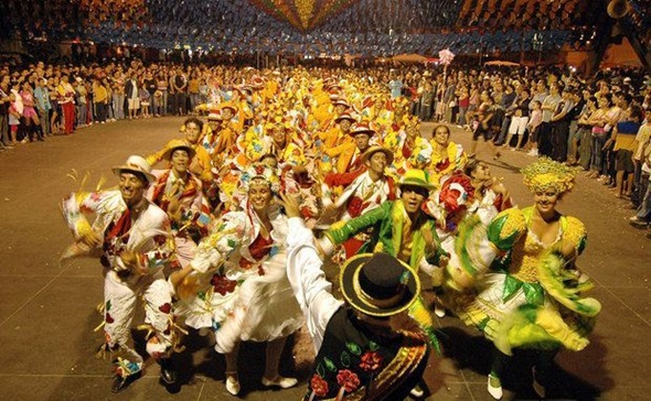 As festas juninas são repletas de shows e danças caipiras (Foto: Divulgação)